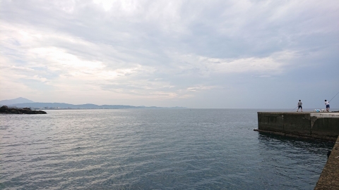 米神堤防で海釣りを楽しむ　メジナ・メバルが釣れた（1）