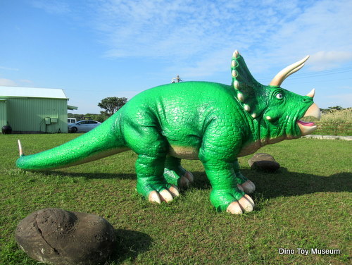 沖縄の絶景とカフェくるくまの恐竜たち