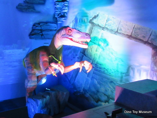 「変なホテル 関西空港」にはフロントで働いている恐竜がいる