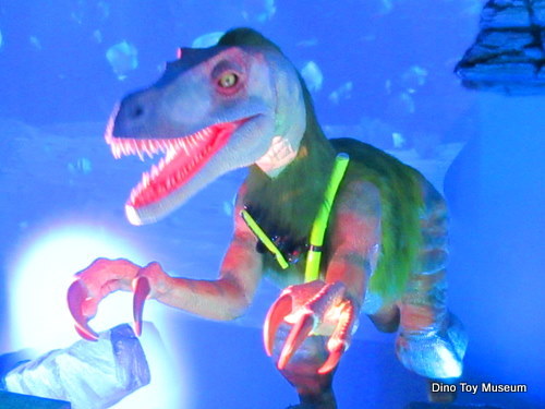 「変なホテル 関西空港」にはフロントで働いている恐竜がいる