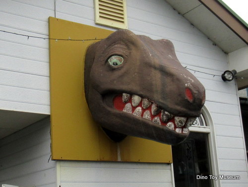 東海村のカラオケスナック　ウイングさんの看板恐竜に会いに行きました！！！