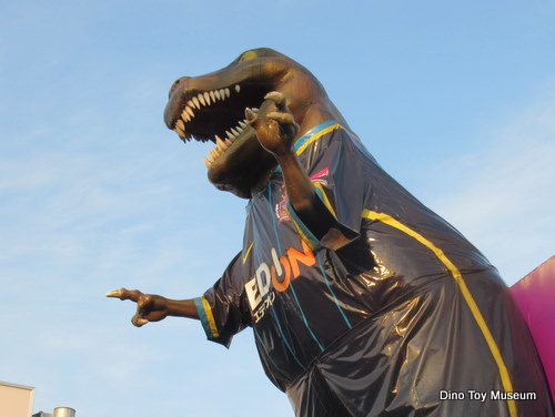 サンフレッチェ広島のサポーター肉食恐竜「ゴジラッキー」