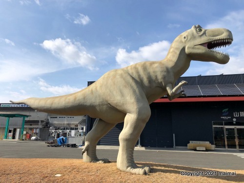 岡山市にある山陽ガス本社には、巨大な恐竜たちがいるらしい
