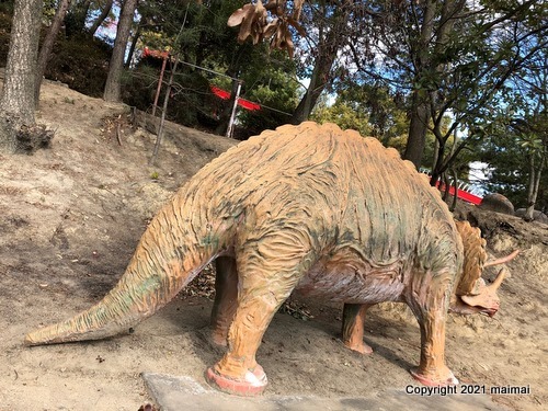 岡山県倉敷の戸島公園にレトロでユニークなデザインの恐竜がいるらしい！？
