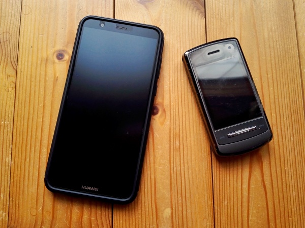 Huawei novalite2 と LG L501iX