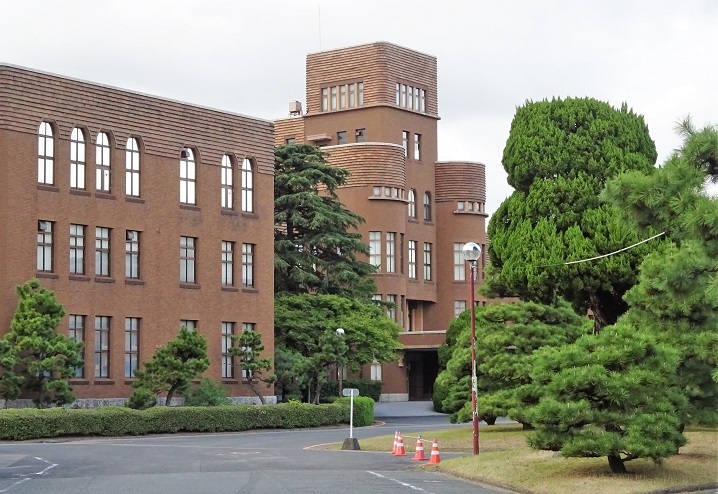 b九州大学 旧工学部本館