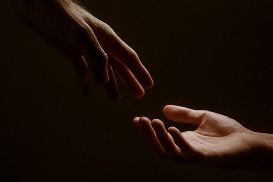 2人の手