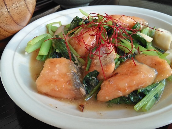暑さに強い小松菜と鮭の味噌炒め