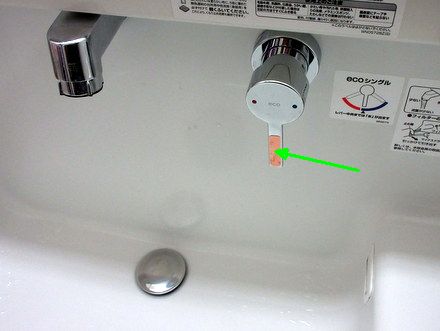 洗面所の蛇口ハンドル
