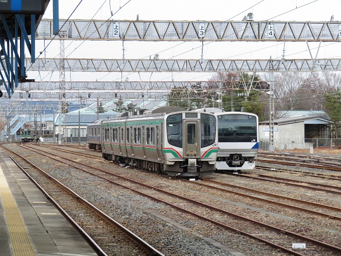 JR常磐線原ノ町駅構内で並ぶE531系・E721系・701系